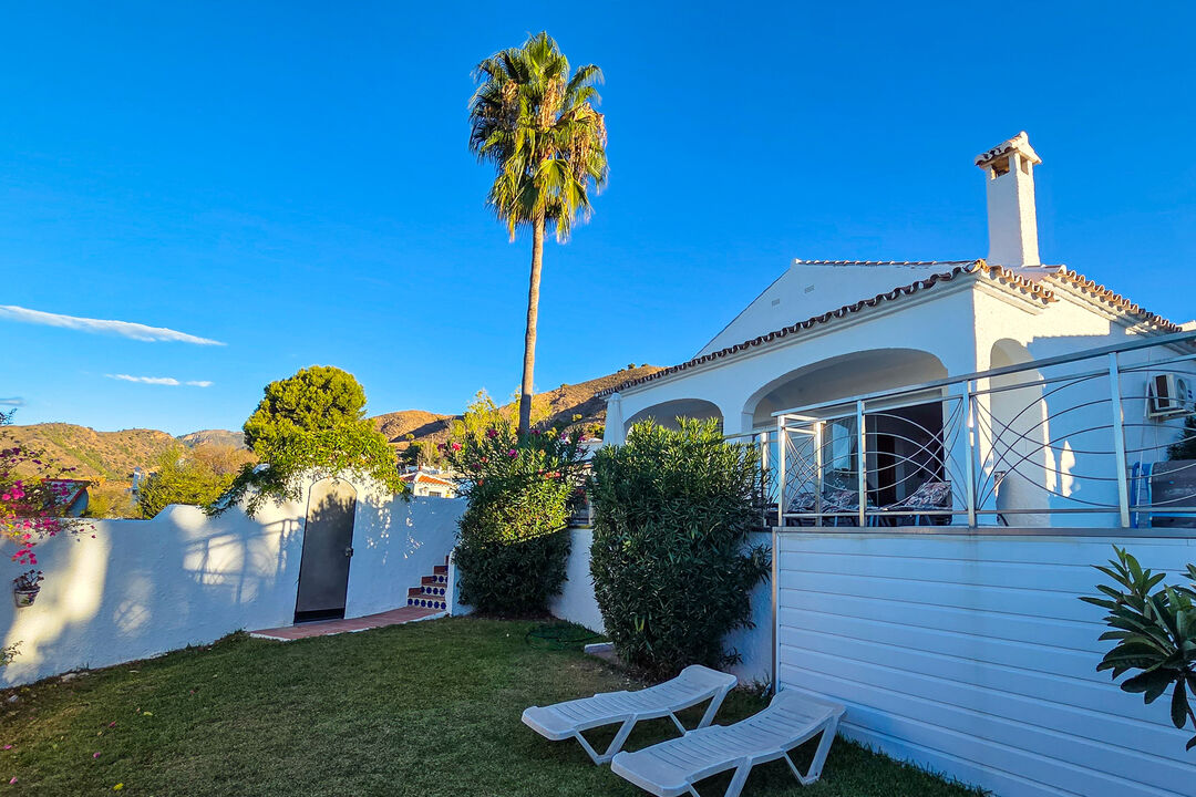 The mountains in the hinterland round off the natural spectacle.