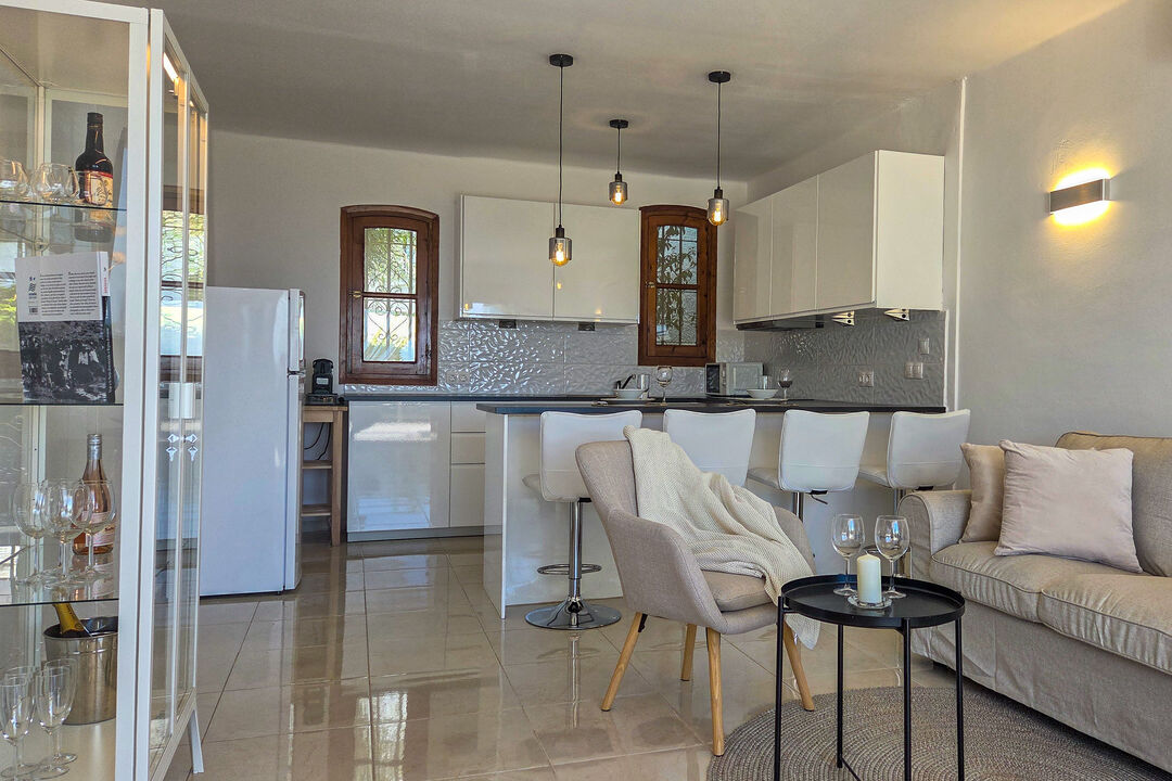 In the fully equipped kitchen ...