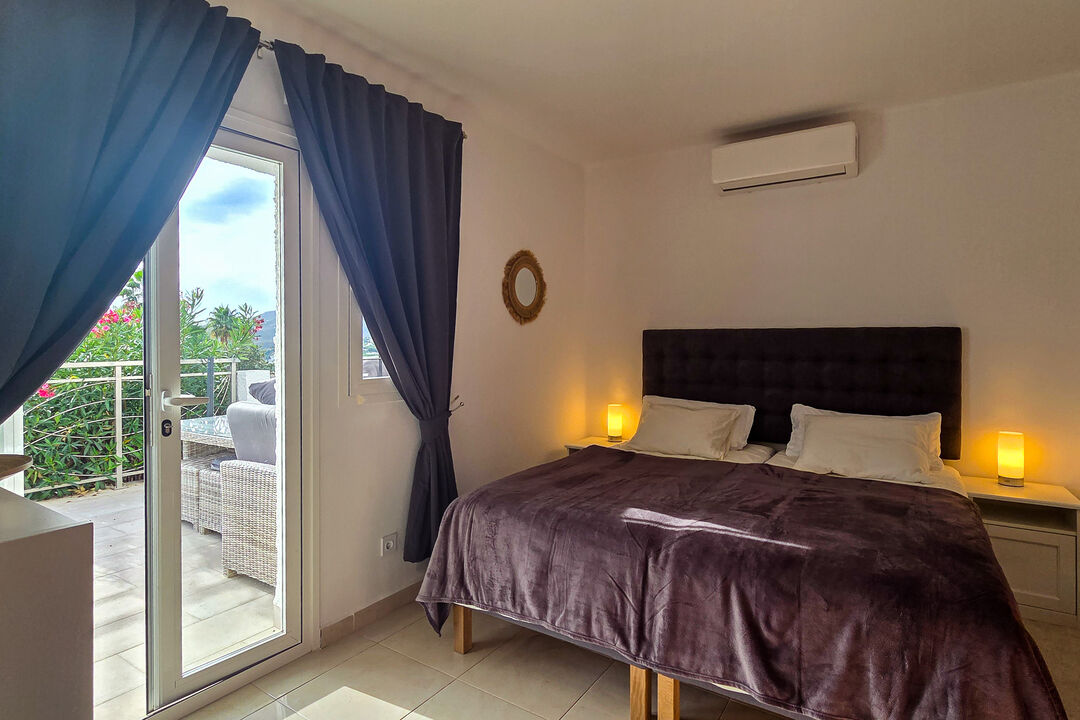 Large single box-spring beds in every bedroom ...