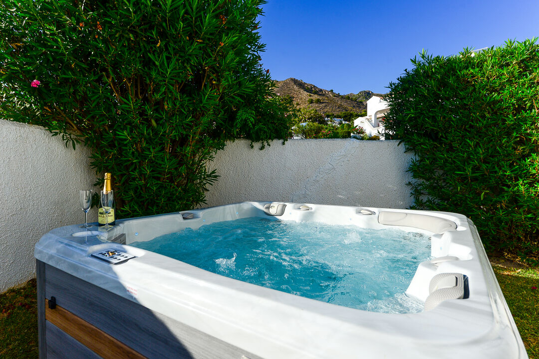 Jacuzzi avec vue panoramique sur les montagnes