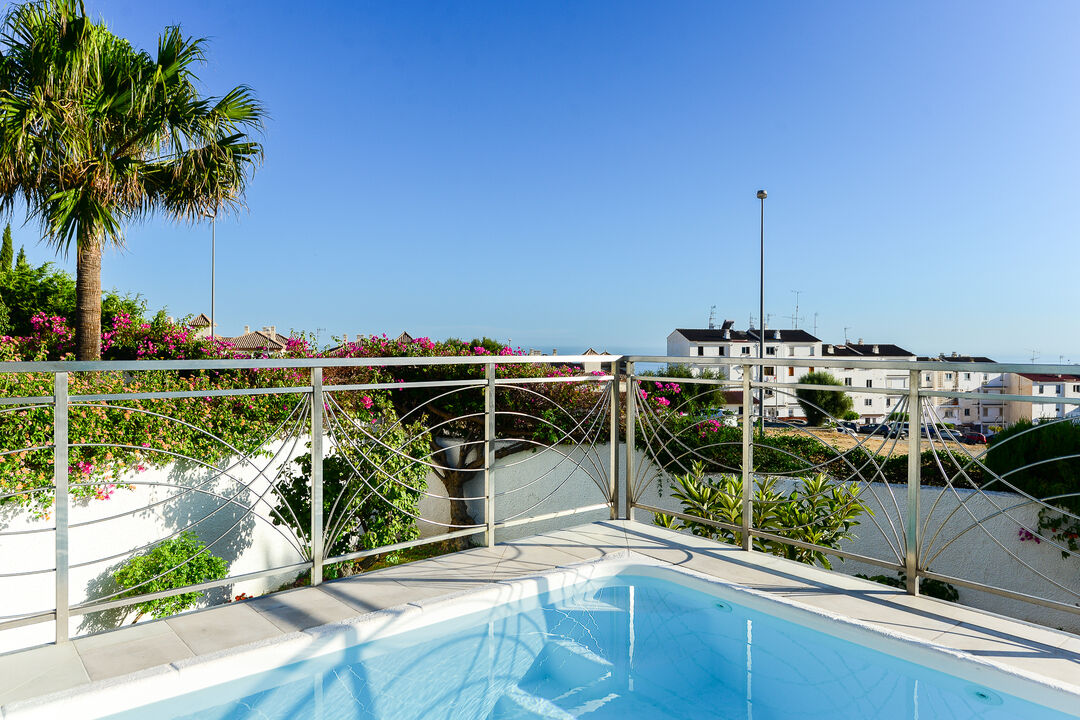 Piscine avec vue