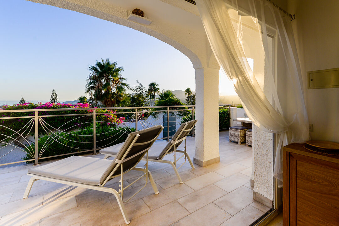 Terrasse à l'heure dorée