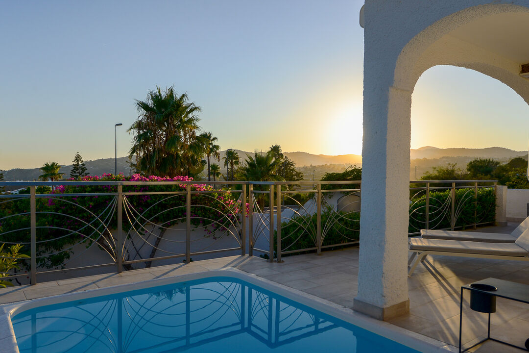 Piscine au crépuscule